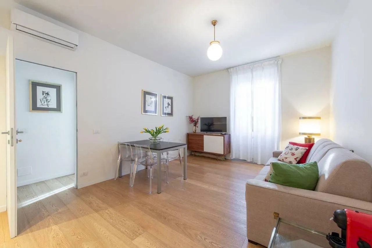 Joivy 1Br Apt In Isola With Stunning View To Bosco Verticale Milan Apartment