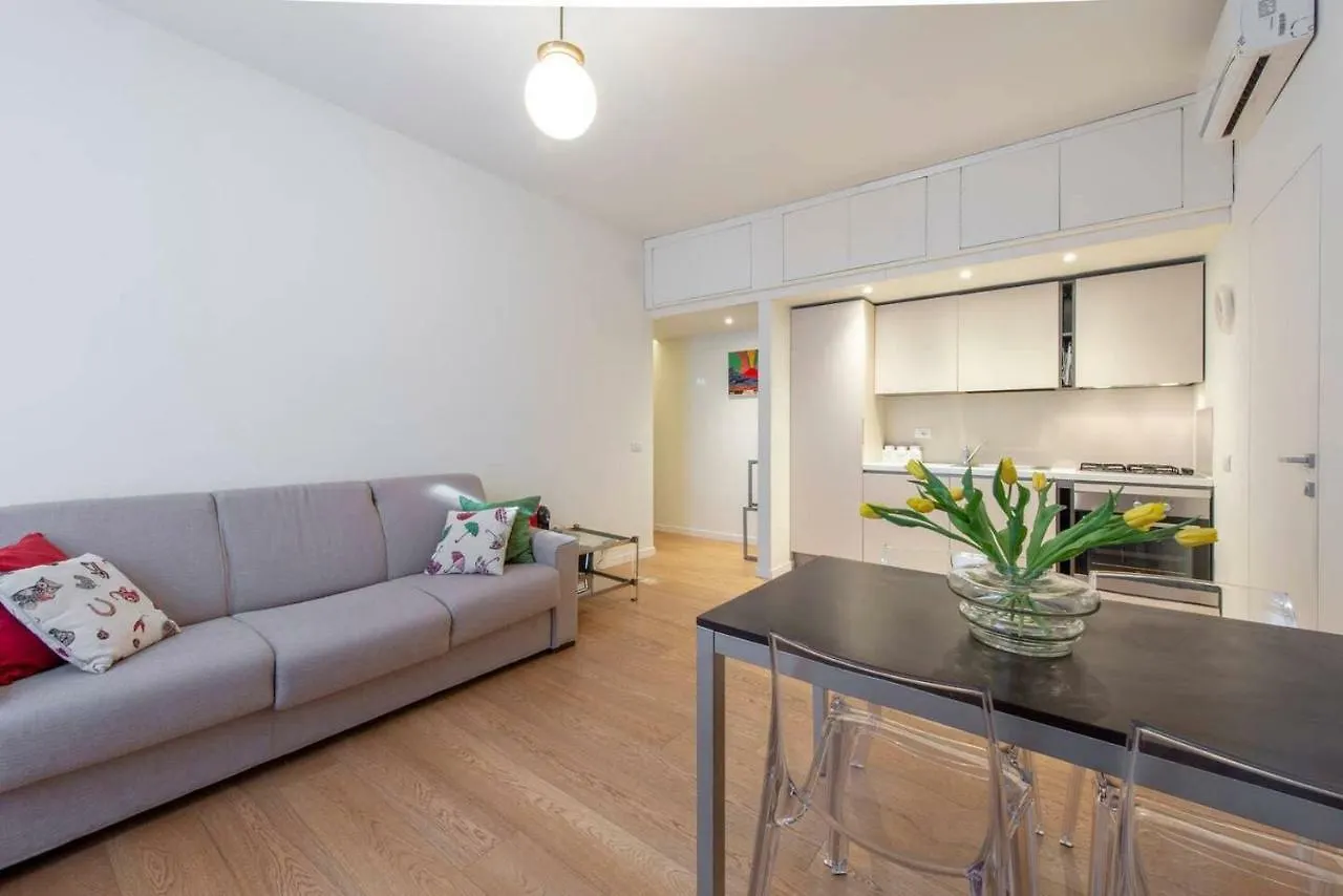 Joivy 1Br Apt In Isola With Stunning View To Bosco Verticale Milan 0*,  Italy