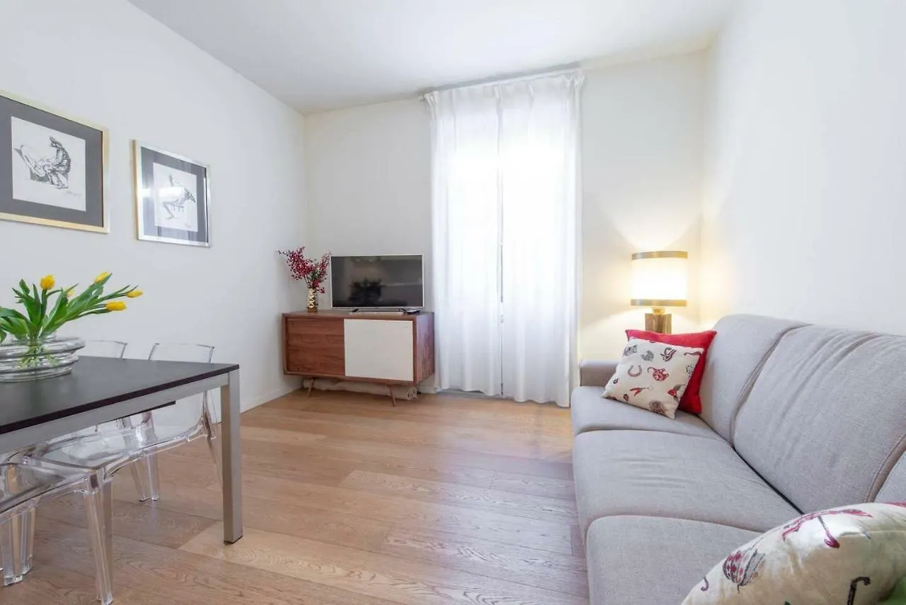 Apartment Joivy 1Br Apt In Isola With Stunning View To Bosco Verticale Milan